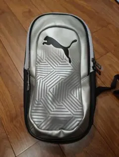 PUMA ショルダーバッグ シルバー 新品　小キズあり 1️⃣のサムネイル