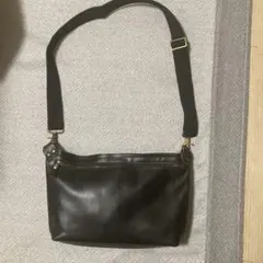 本革ショルダーバッグ　黒　ブラック　メンズ