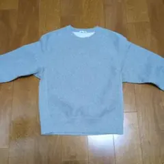 グレー クルーネック スウェット