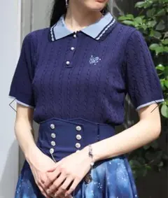 axes femme刺繍入り配色襟ニットポロ