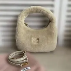 Miu Miu シープファー ショルダーバッグ ベージュのサムネイル