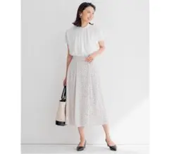 【美品】定価2.2万 23区 洗える！バックサテンアムンゼン スカート 36のサムネイル