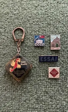 アンティーク　キーホルダー　ピンバッジ