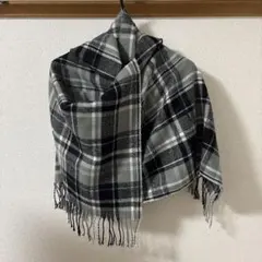 グレーとブラックのチェック柄ストール　ショール　マフラー　防寒対策　レディース