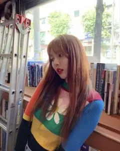 UNIF ユニフ マルチカラー デイジー柄 リブニット 長袖のサムネイル