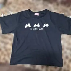 黒いリボン付きTシャツ