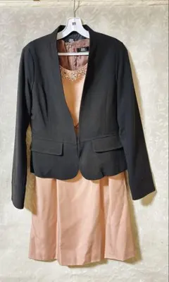 黒ジャケットとピンクワンピースのセット