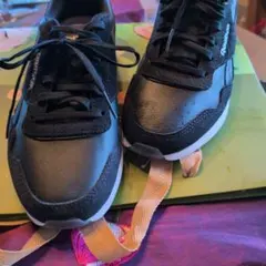 Reebok ブラック スニーカー