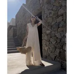 アメリヴィンテージ　CHLOE V NECK ROMPERS