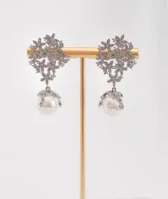 ブライダルピアス　ウェディング　花　パールRefinado AE2401-02