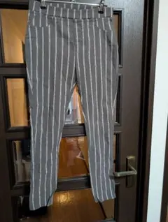 グレーと白のストライプ レギンスパンツ スキニーパンツ