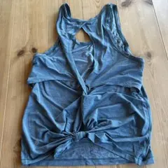 Lululemon グレー ヨガタンクトップ