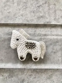 馬ブローチ＆チャーム2way ビーズ刺繍　white handmade