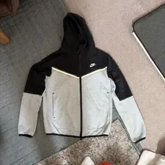Nike テックフリース上のみ