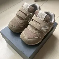 ニューバランス　スニーカー　ベージュ　13cm