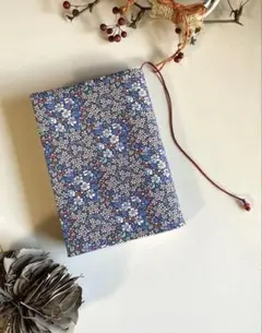 【文庫判】ブックカバー　ハンドメイド 花柄　ブルー　くすみカラー