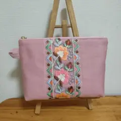 刺繍付きピンクキャンバスポーチ