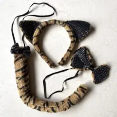 虎柄　猫耳　カチューシャ・しっぽ・リボン3点セット