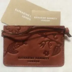 キャサリンハムネット ロンドン・牛革 パスケース・定期入れ【赤茶・レンガ】ラフ花