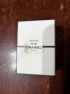 CHANEL N°19 オードゥ・パルファム（ほぼ未使用）