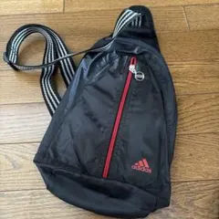 adidas シングルショルダーバッグ ブラック/レッド