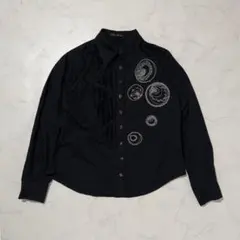 黒シャツ 刺繍 フリルデザイン 長袖 個性派 デート おでかけ カジュアル