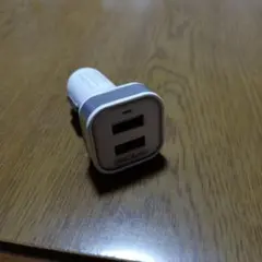 usb充電器 電圧 車