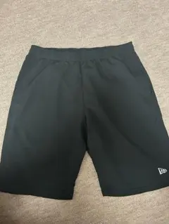 ニューエラ　黒 ショートパンツ