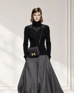未使用 PRADA プラダ 名作 ビジュー エンブロイダリー タートルニットのサムネイル