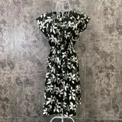 ♡ワンピース♡ノースリーブ♡ウエストゴム♡白の花柄♡ブラック♡