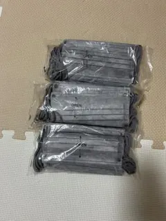 3COINSマスク グレー 3袋セット 60枚！のサムネイル
