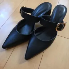 CHARLES & KEITH★ポインテッドトゥ ブロックヒールミュールのサムネイル