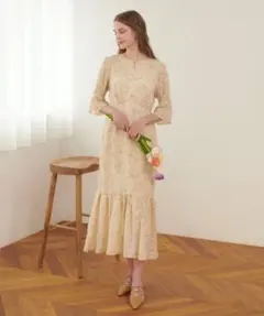 花柄フリル付きミディ丈ワンピース