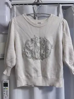 SNIDEL クリーム色 刺繍入りトップス