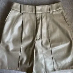 レザー　カーキ　丈長め　大人ショートパンツ　ハーフパンツ　GU 秋　冬