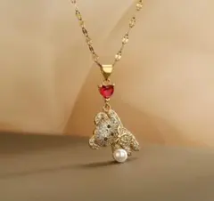クマのペンダントネックレス
