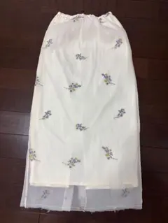 SHENERY 花柄刺繍 ロングスカート ホワイト 36のサムネイル
