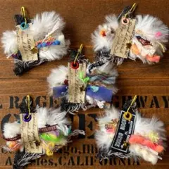 デザインタグ　ファーと引き揃え糸の三角フリンジタグ　カラフル　革タグレザータグ