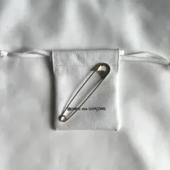 コムデギャルソン 青山限定 ブラックコーティング シルバー 安全ピン 革袋付き コムデギャルソン青山限定ブラック安全ピン セーフティピン