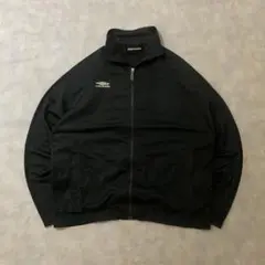 umbro トラックジャケット ワンピース 刺繍ロゴ 古着 黒 Mサイズ umbro トラックジャケット ワンピース 刺繍ロゴ 古着 黒 Mサイズ