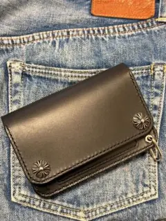 ラスト１個！！　ミドル　トラッカーウォレット　クロスボール　コンチョ　折り財布 ミドル トラッカーウォレット クロスボール コンチョ 折り財布 - メルカリ