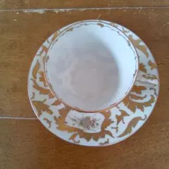 金色装飾のカップと皿セット