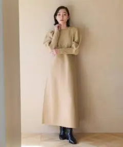 ベージュ パフスリーブ ロングニットワンピース
