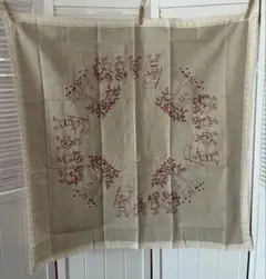 フランス 赤い刺繍のテーブルクロス