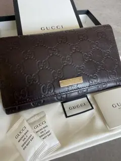 [極美品]GUCCI シマ　フラップ　長財布　ダークブラウン　ロゴプレートのサムネイル