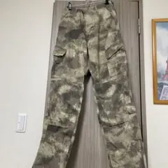 迷彩 カーゴパンツとシャツセット 帽子