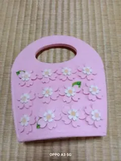 ピンクの花装飾小物入れ