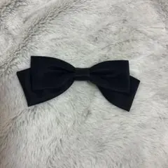 黒の蝶ネクタイ