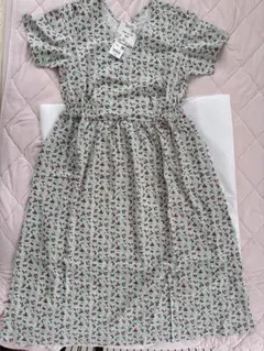 ☆新品未使用 ユニクロ POUL & JOE 花柄半袖ワンピース サイズL☆のサムネイル