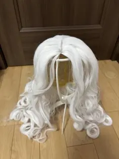 ホワイトウェーブロングウィッグ　未使用